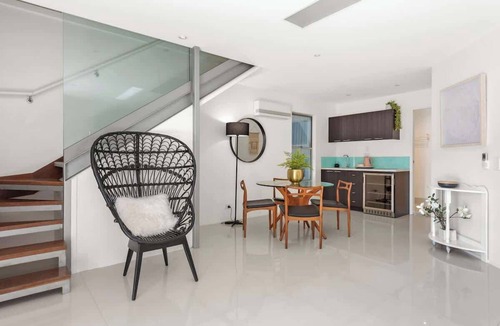 Teneriffe House | Luxe Inner-City Home with City Views! ~ Teneriffe