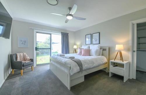 Dubbo House | Luxe on Lincoln - Close to Zoo, Rejuvenating Pool