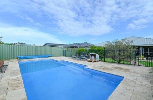 Dubbo House | Luxe on Lincoln - Close to Zoo, Rejuvenating Pool