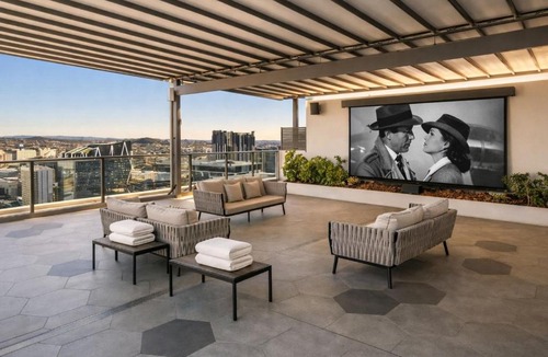 Fortitude Valley Apartment | Luxe-Valley 2BR 2Bath Infinity Pool