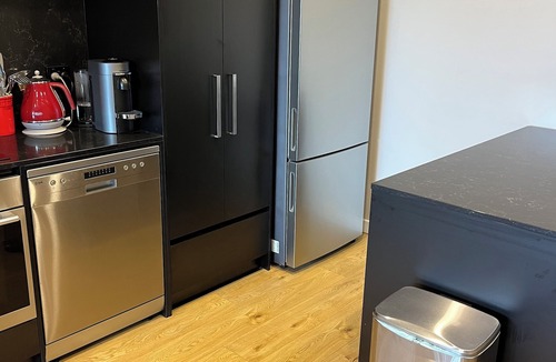 Kingston Apartment | Luxurious 2 Bed 2 Bath Woolstore apartment