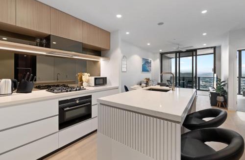 Brisbane Central Business District Apartment | Luxurious 2BR Apt w River View