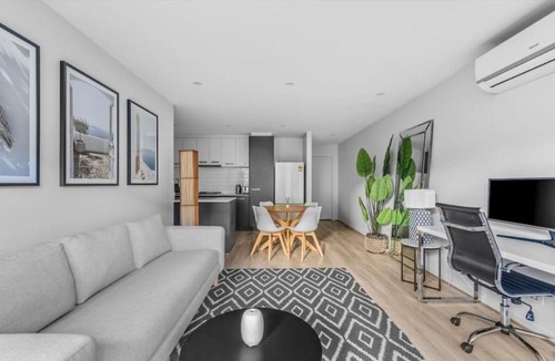 Hadfield House | Luxurious 3- Bedroom Retreat