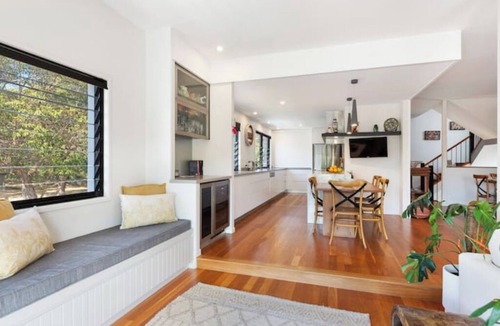 Currumbin House | Luxurious Beachside Oasis with Ocean Views | Pool