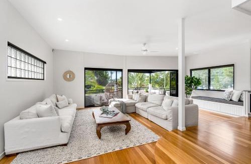 Currumbin House | Luxurious Beachside Oasis with Ocean Views