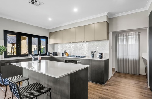 Eglinton House | Luxurious coastal retreat | Swan BnB Management