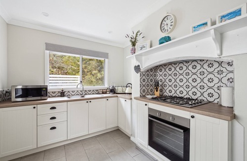 Pemberton Cottage | Luxurious, cosy, historic cottage featuring period furnishings, walkable to town