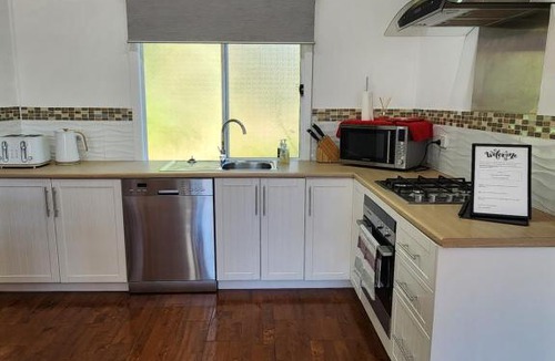 Victor Harbor House | LUXURIOUS Couples Escape, SPA BATH, Netflix, NBN