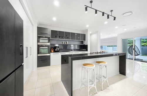 Sunshine Coast House | Luxurious Family Oasis- Steps to Buddina Beach