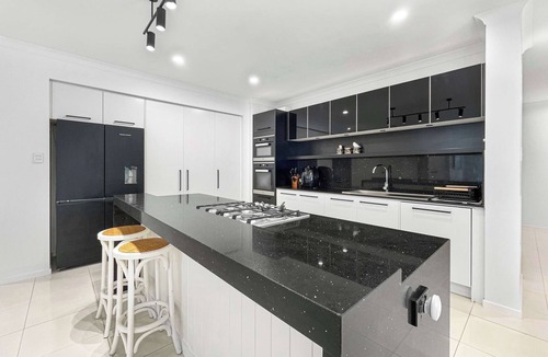 Sunshine Coast House | Luxurious Family Oasis- Steps to Buddina Beach