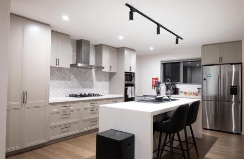Lenah Valley House | Luxurious Home, Danson in Valleys