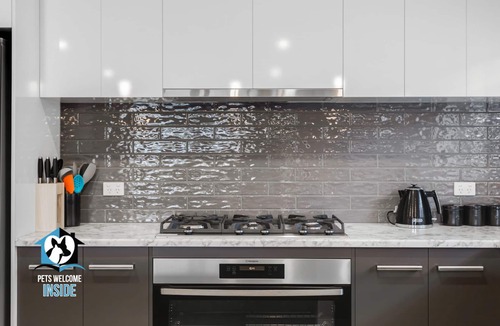 Victor Harbor House | Luxurious Lakefront on Franklin Island