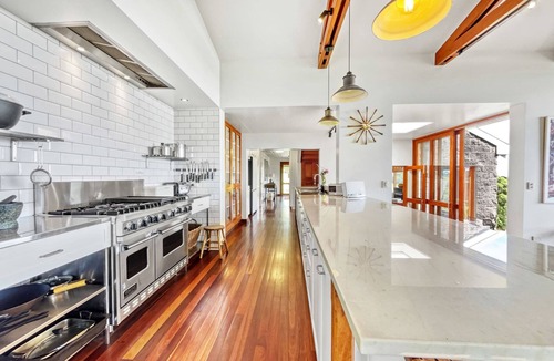 Booroobin House | Luxurious Mountain Retreat near Maleny