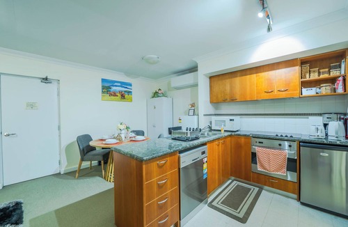 Perth Central Business District Apartment | Luxurious oasis 10mins to Perth DT, Elizabeth Quay & PCEC