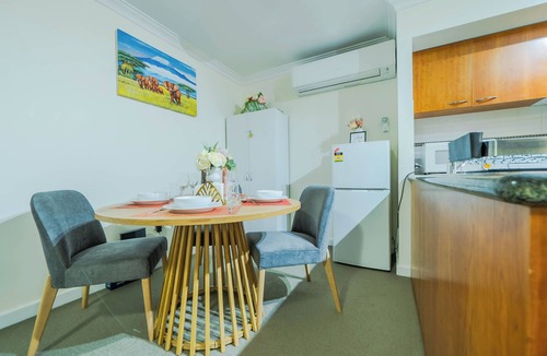 Perth Central Business District Apartment | Luxurious oasis 10mins to Perth DT, Elizabeth Quay & PCEC