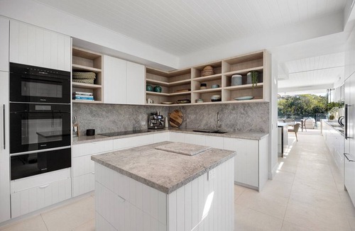 Noosa Heads House | Luxurious Riverfront Retreat