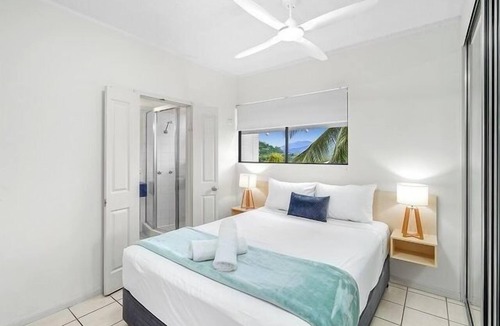 Trinity Beach Apartment | Luxurious Studio with Lush Mountain Views