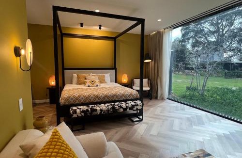 Bangholme House | Luxury 1-Bedroom Retreat on 10 Acres, near beaches