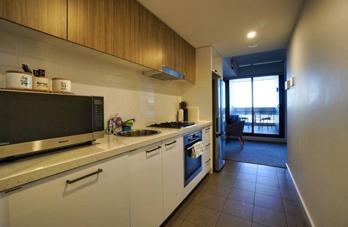 Adelaide Central Business District Apartment | Luxury 1BR CBD Apt with Stunning Views, Pool & Gym