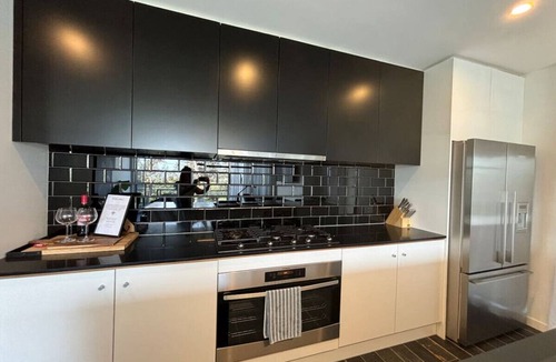 Seaford Apartment | Luxury 2Bdr Beach Side Apt FreeNetflix☆WiFi☆Wine