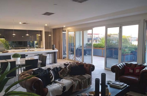 College Park Apartment | Luxury 2br CBD View Apartment with spectacular balcony!