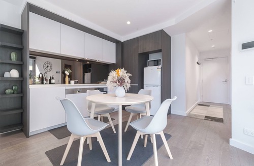Docklands Apartment | Luxury 2BR1BA Apt MQ+ Pool+Gym in Mel Docklands