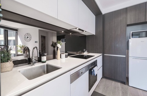 Docklands Apartment | Luxury 2BR1BA Apt MQ+ Pool+Gym in Mel Docklands