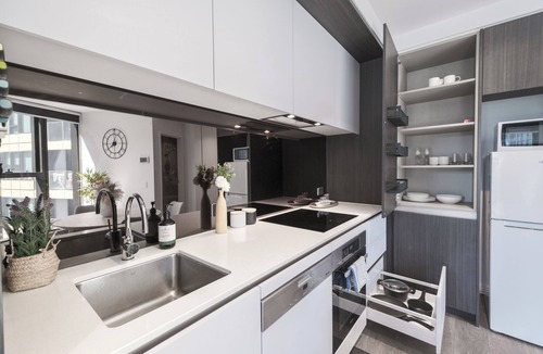 Docklands Apartment | Luxury 2BR1BA Apt MQ+ Pool+Gym in Mel Docklands