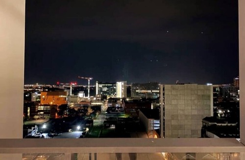 Adelaide Central Business District Apartment | Luxury 3 BR Apt with Pool-Gym-Sauna-Steam Room