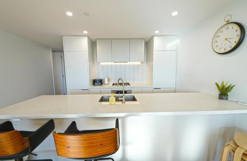 Box Hill Apartment | Luxury 3BRM Condo Pool Yoga Gym 2-Carport BoxHill