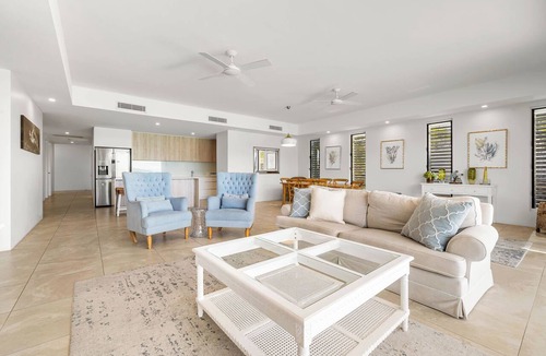 Airlie Beach Apartment | Luxury 4Bed 4Bath Penthouse | Coral Sea Views | Rooftop Terrace