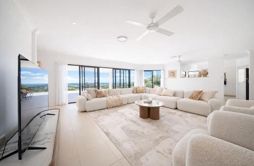 Bonogin House | Luxury 6BR Hinterland Retreat wIth Pool and Scenic View