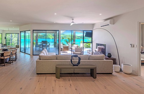 Hamilton Island House | LUXURY 7 BEDROOM PRIVATEE ESTATE WITH POOL