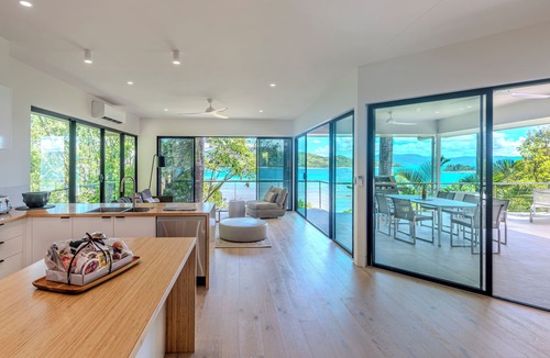 Hamilton Island House | LUXURY 7 BEDROOM PRIVATEE ESTATE WITH POOL