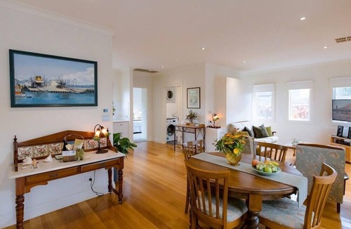 Point Lonsdale Cottage | Luxury Accessible Cottage in Point Lonsdale pet friendly King Bed Private Garden