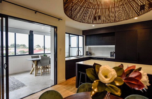 Lacepede House | Luxury accommodation close to the beach and main street.