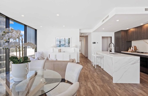 Main Beach Apartment | Luxury at the Pearl.