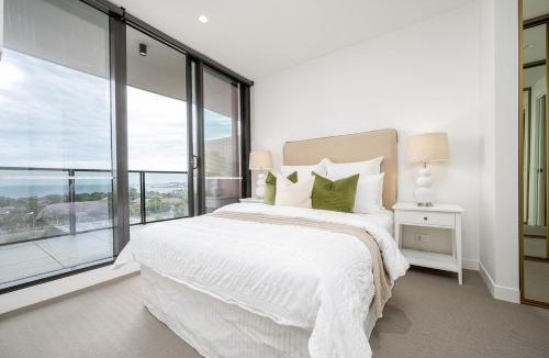 Port Melbourne Apartment | Luxury Bay View Apartment