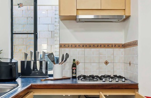 Scarborough House | Luxury Beach Getaway, Walk to Cafes - 300mbps