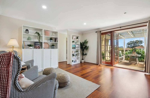 Scarborough House | Luxury Beach Getaway, Walk to Cafes - 300mbps