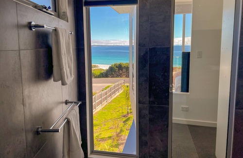 Binalong Bay House | LUXURY BEACH HOUSE BINALONG at BAY OF FIRES