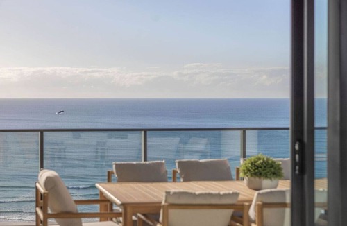 Burleigh Heads Apartment | Luxury Beachfront Burleigh Heads
