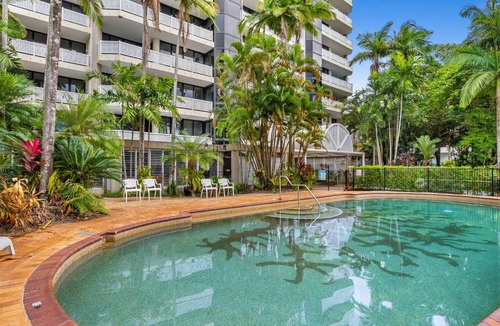 Cairns North Apartment | Luxury Beachfront Apartment with Direct Pool Access