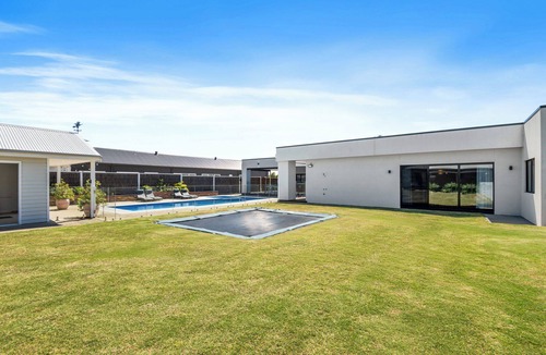 Bellbrae House | Luxury Bellbrae Retreat w Pool, Spa & 12 Guests