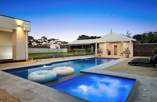 Bellbrae House | Luxury Bellbrae Retreat w Pool, Spa & 12 Guests