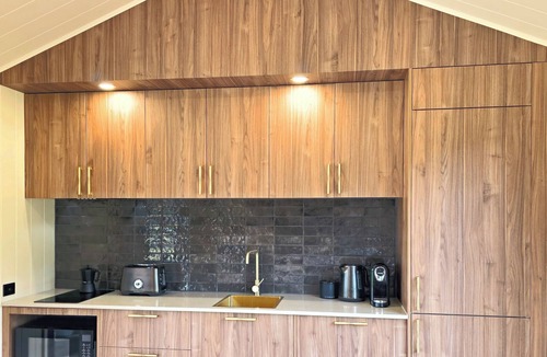 Maydena Cabin | Luxury Cabin with Outdoor Bath · Mountain Views · Near Mt Field