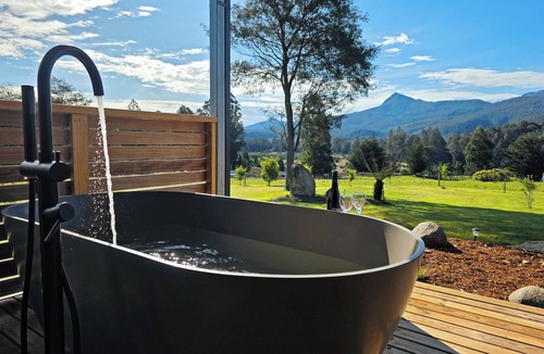 Maydena Cabin | Luxury Cabin with Outdoor Bath · Mountain Views · Near Mt Field