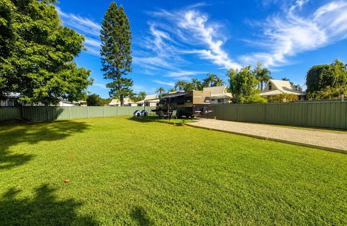 Port Macquarie House | Luxury Caravan on Hastings River-Pet Friendly