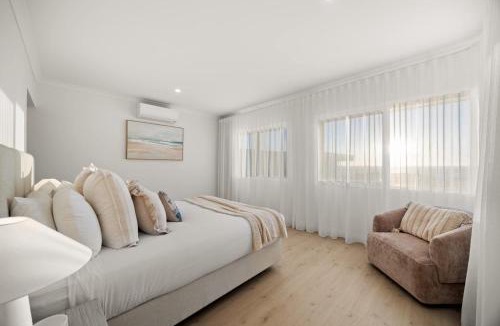Ocean Reef House | Luxury Coastal Escape-Ocean Views Walk to Beach
