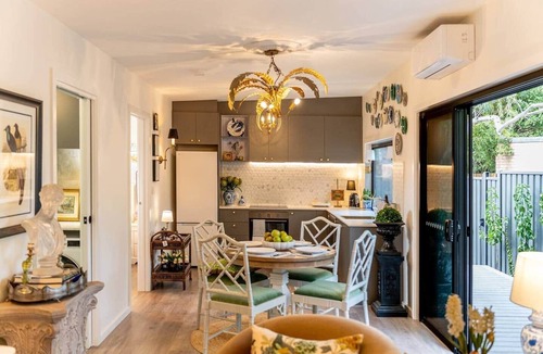 Macleod West House | Luxury Cosy 2 Beds Near Train shops & Nature